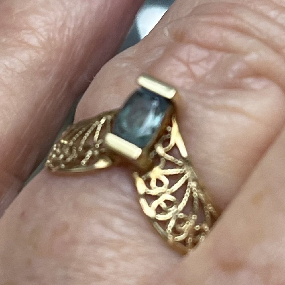 NATURAL Alexandrite (Brazil) & 14K Yellow Gold / Openwork V-Styled Ring Size 8